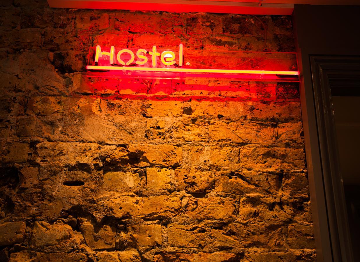 Publove @ The Crown, Battersea Hostel Londra