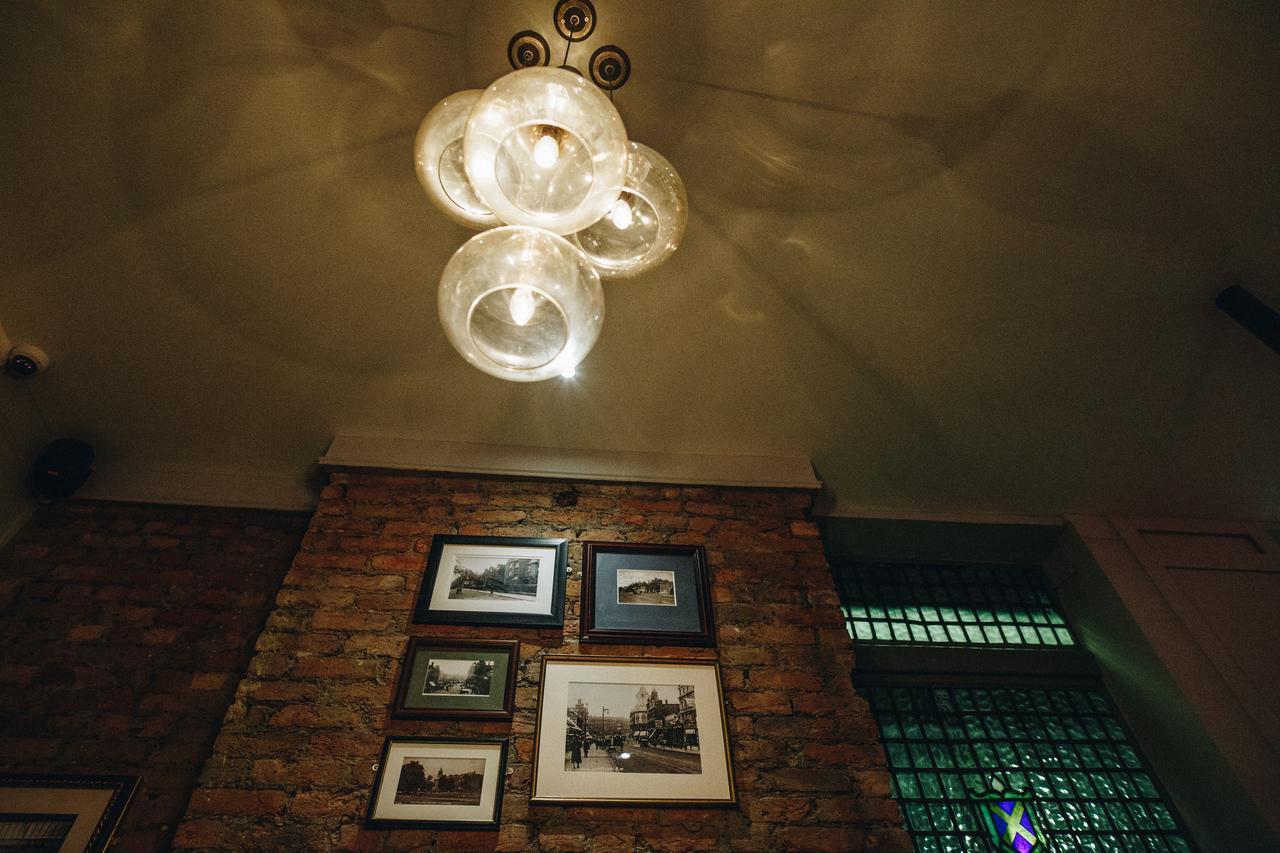 Publove @ The Crown, Battersea Hostel Londra