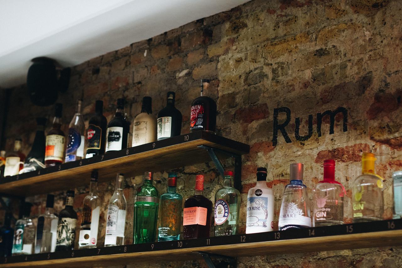 Publove @ The Crown, Battersea Hostel Londra
